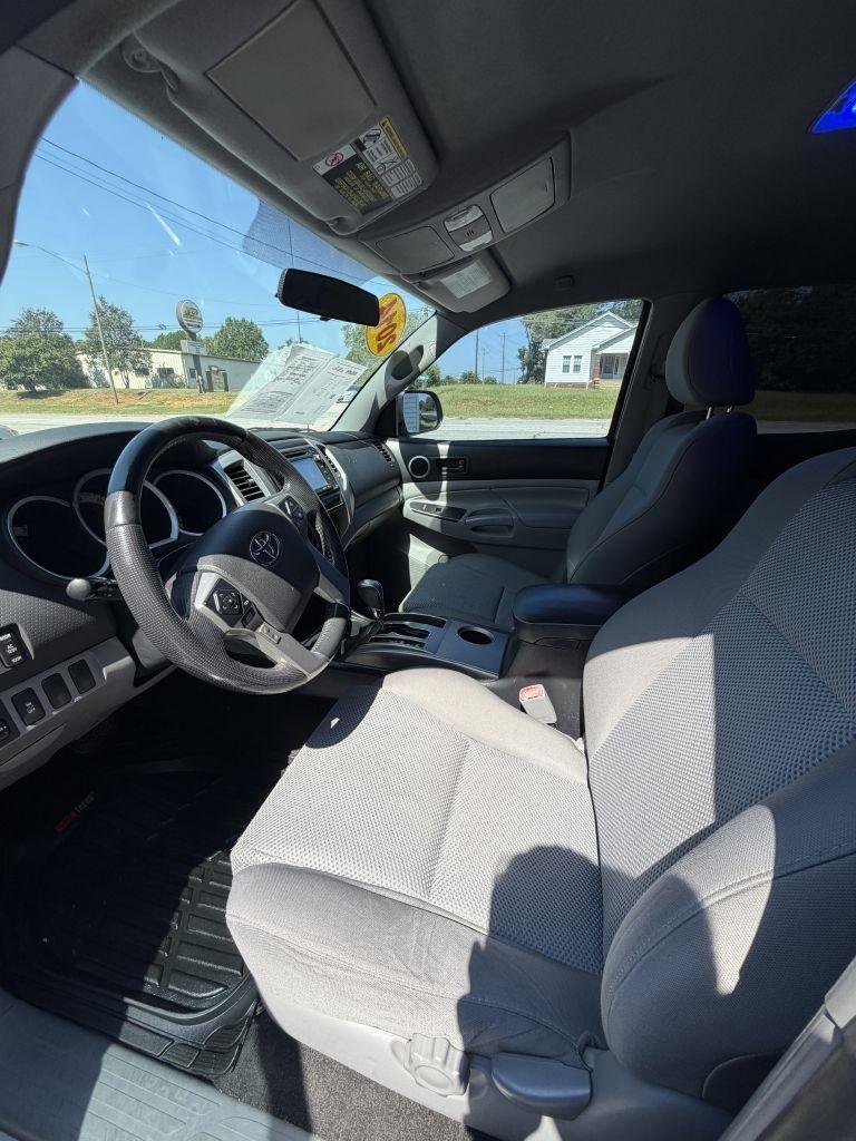 Toyota Tacoma photo 10