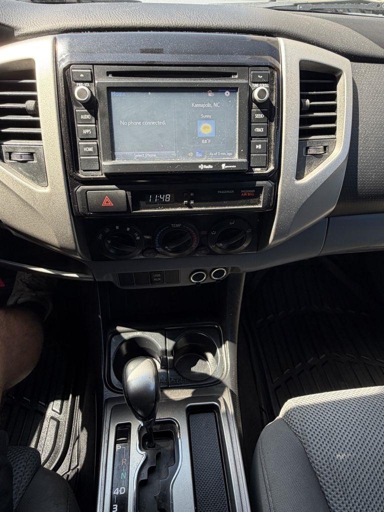 Toyota Tacoma photo 12
