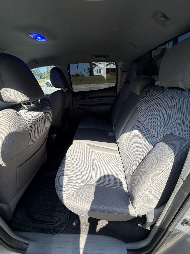 Toyota Tacoma photo 13