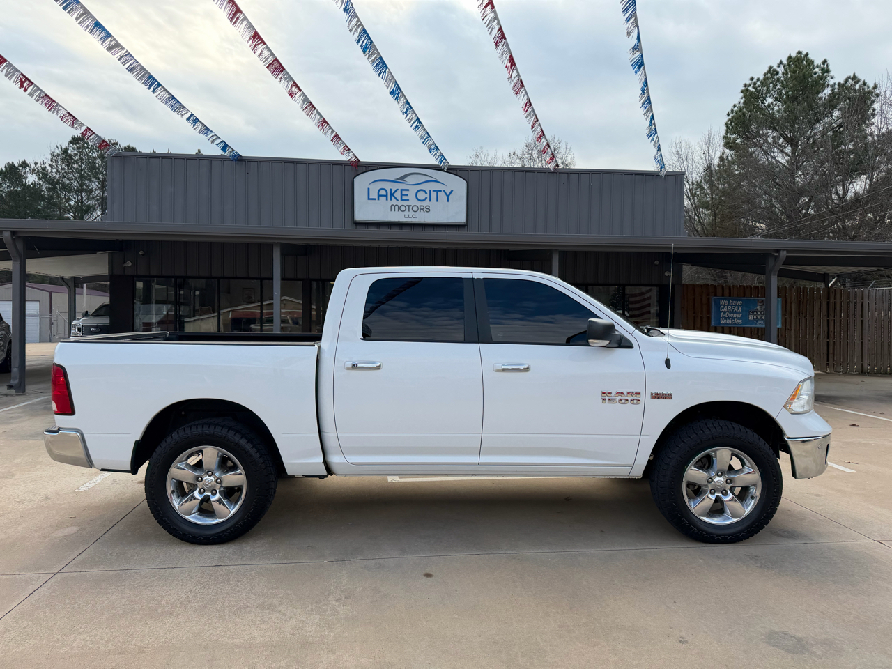 RAM 1500 SLT Crew Cab SWB 4WD 2015