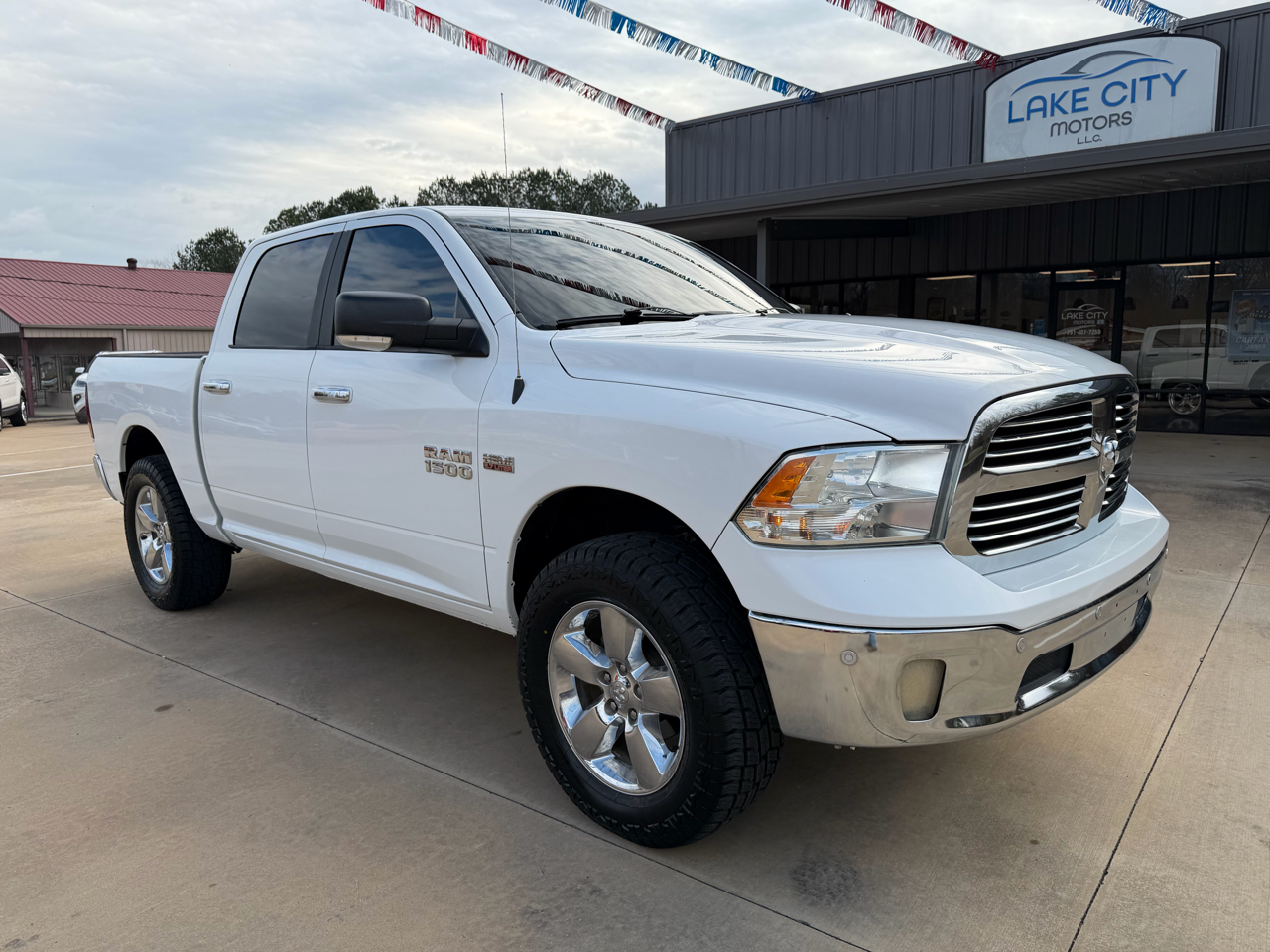 RAM 1500 SLT Crew Cab SWB 4WD 2015