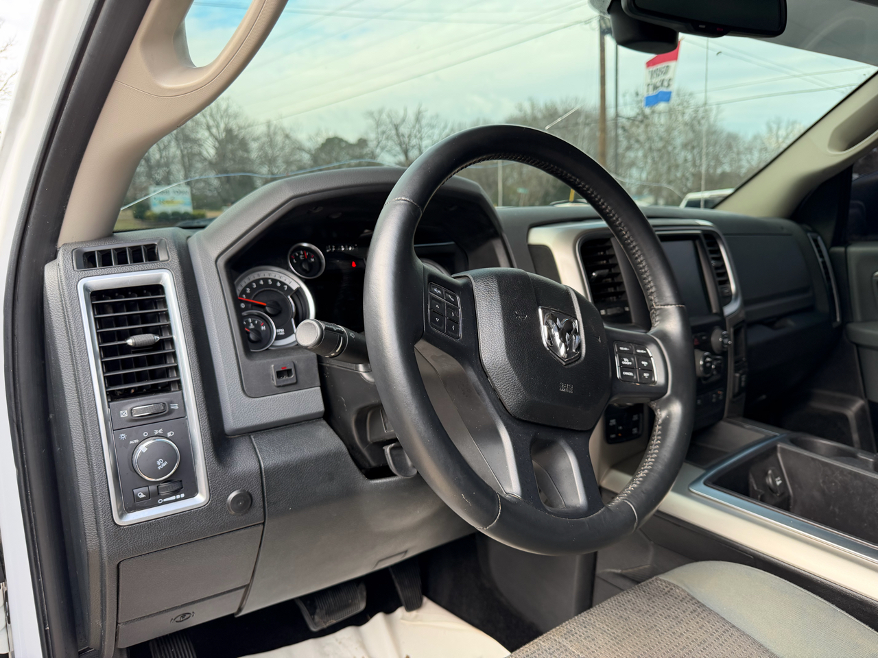 RAM 1500 SLT Crew Cab SWB 4WD 2015