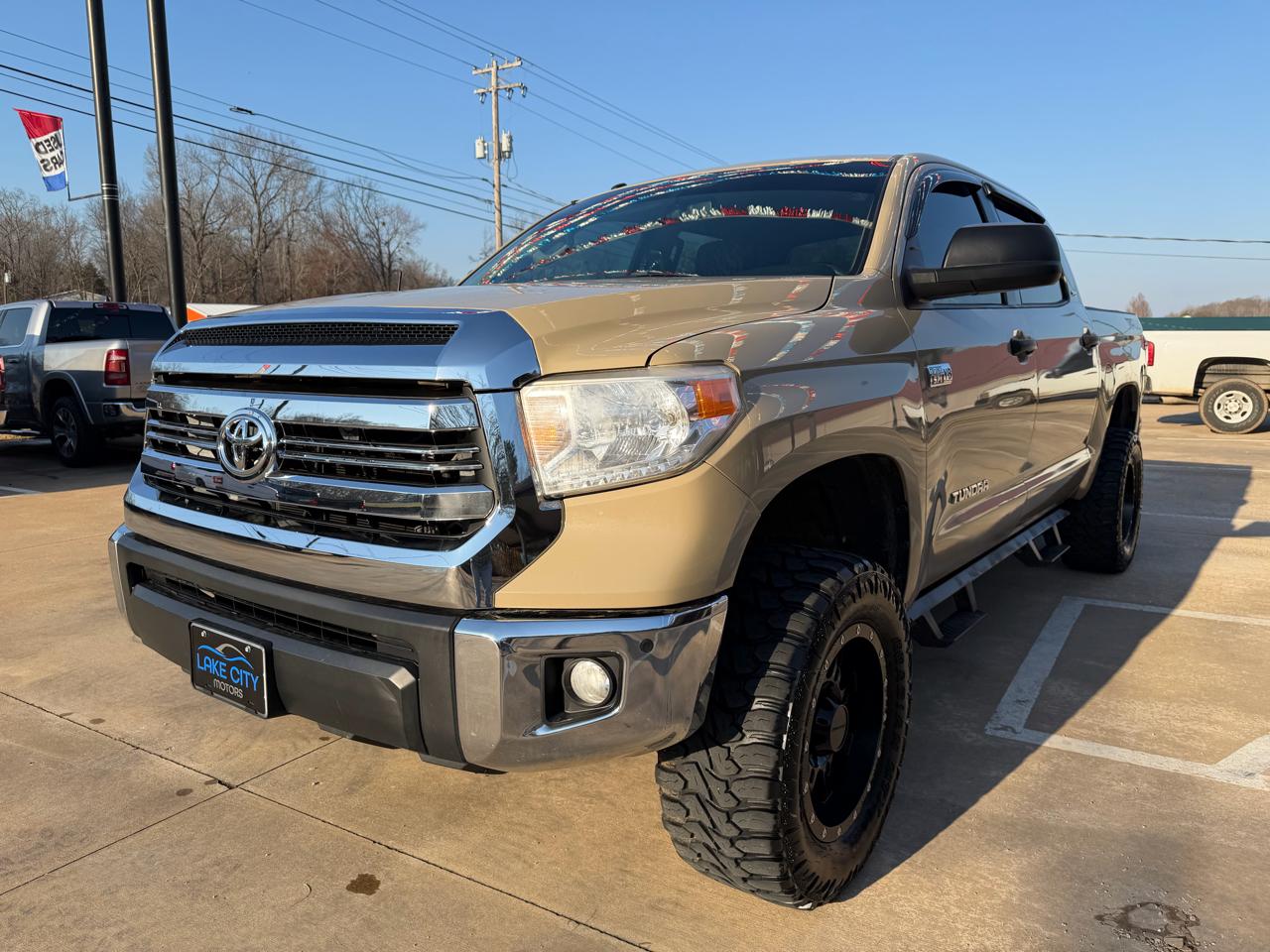 Toyota Tundra SR5 5.7L V8 FFV CrewMax 4WD 2017