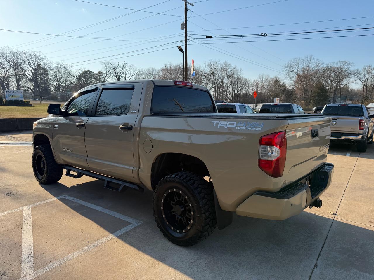 Toyota Tundra SR5 5.7L V8 FFV CrewMax 4WD 2017