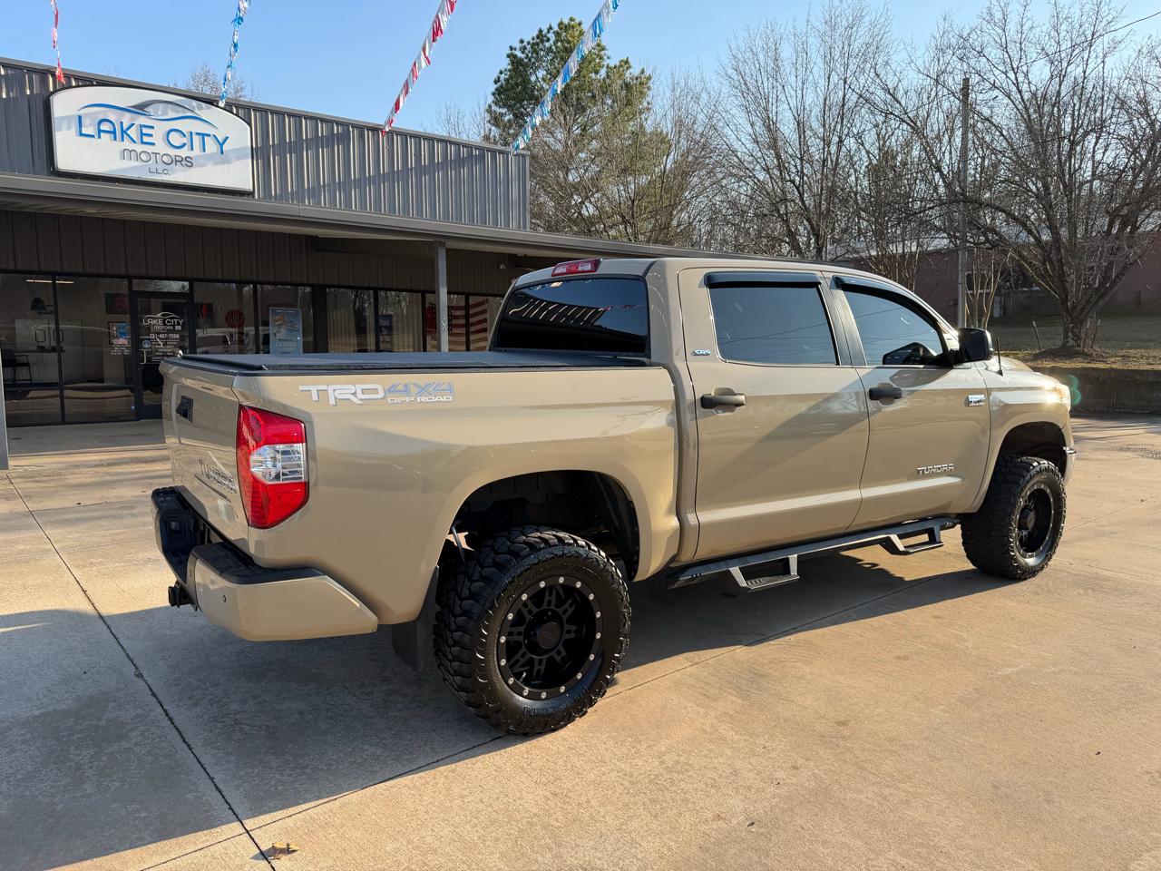 Toyota Tundra SR5 5.7L V8 FFV CrewMax 4WD 2017