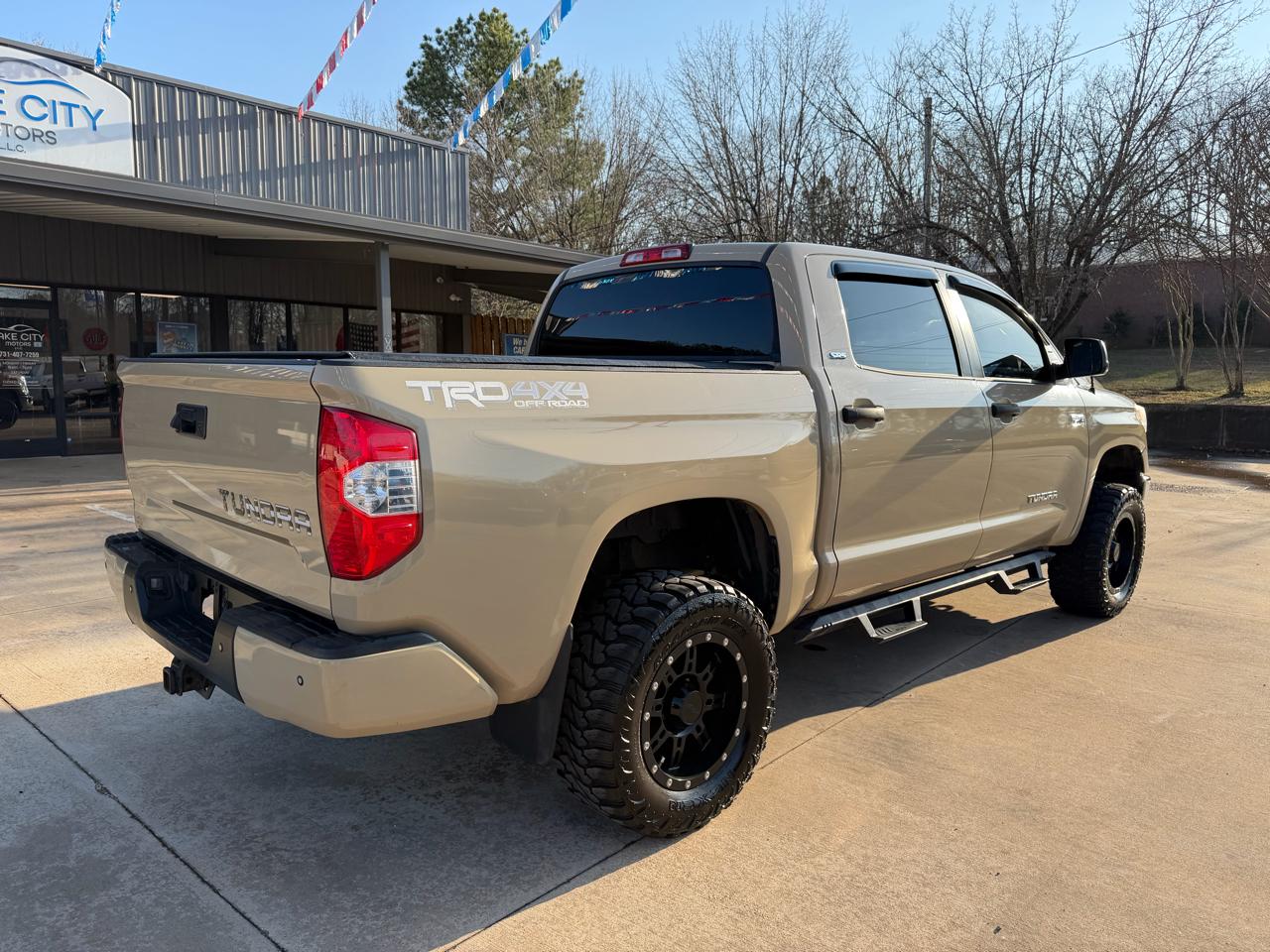 Toyota Tundra SR5 5.7L V8 FFV CrewMax 4WD 2017