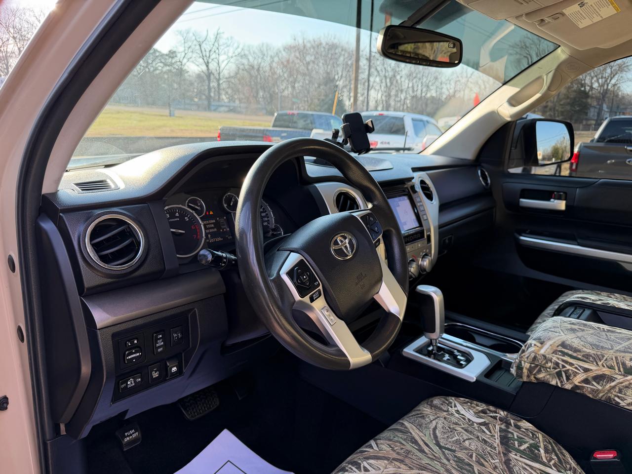 Toyota Tundra SR5 5.7L V8 FFV CrewMax 4WD 2017