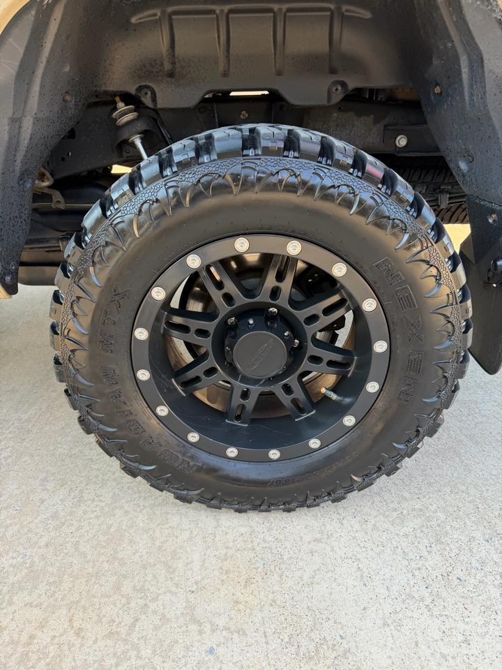 Toyota Tundra SR5 5.7L V8 FFV CrewMax 4WD 2017