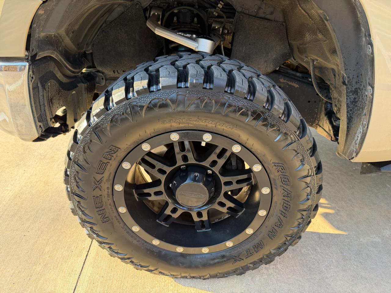 Toyota Tundra SR5 5.7L V8 FFV CrewMax 4WD 2017