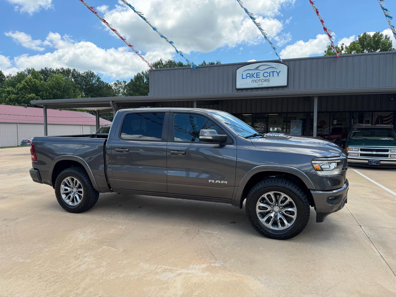 RAM 1500 Laramie Crew Cab SWB 4WD 2020