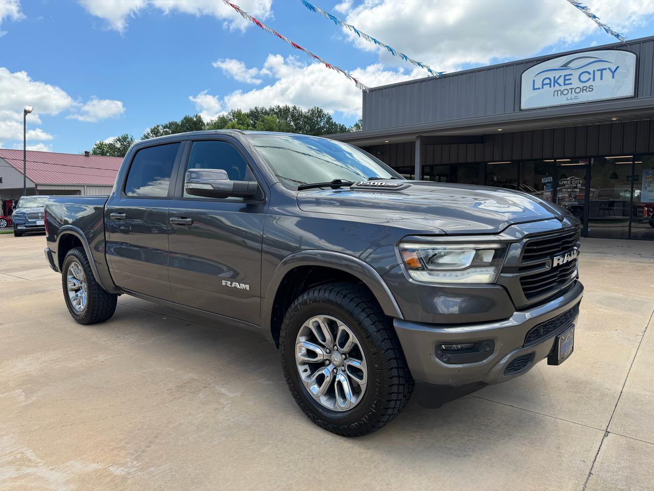 RAM 1500 Laramie Crew Cab SWB 4WD 2020