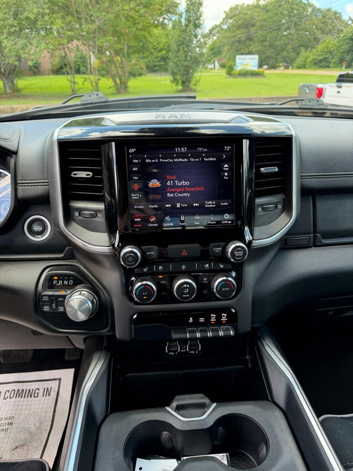 RAM 1500 Laramie Crew Cab SWB 4WD 2020