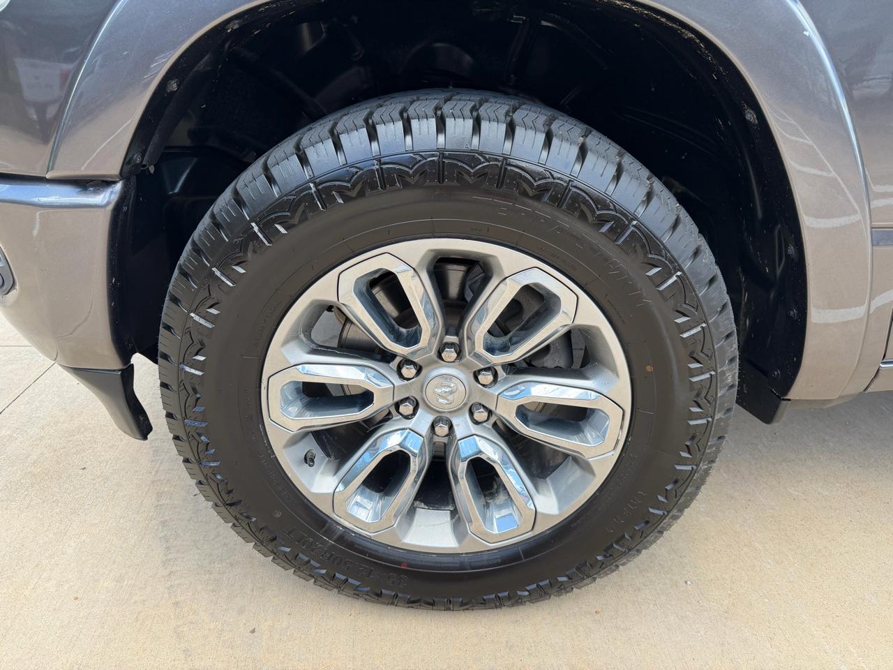 RAM 1500 Laramie Crew Cab SWB 4WD 2020