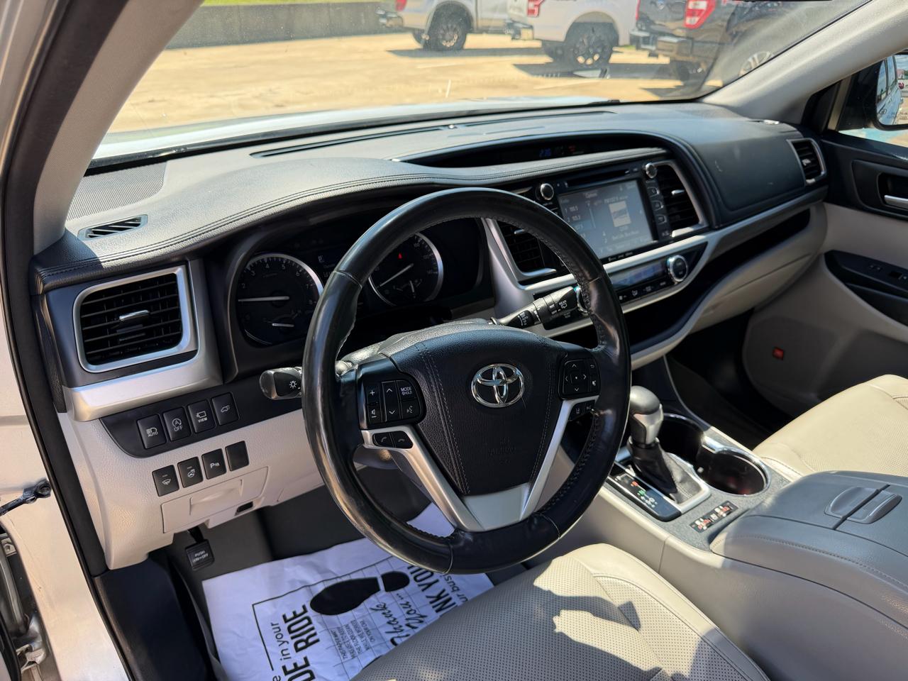 Toyota Highlander Limited Platinum V6 AWD (Natl) 2017