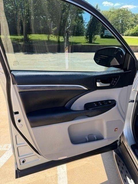 Toyota Highlander Limited Platinum V6 AWD (Natl) 2017