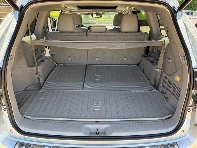 Toyota Highlander Limited Platinum V6 AWD (Natl) 2017