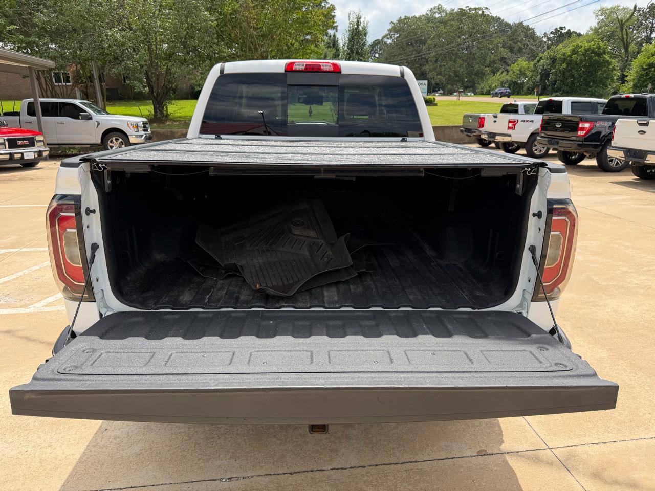 GMC Sierra 1500 SLT Crew Cab Short Box 4WD 2017