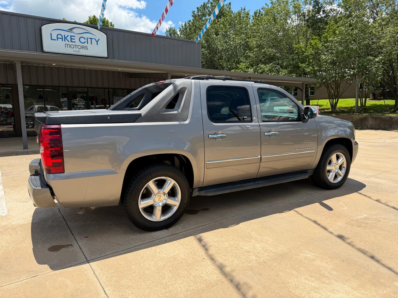 Chevrolet Avalanche LTZ 4WD 2012