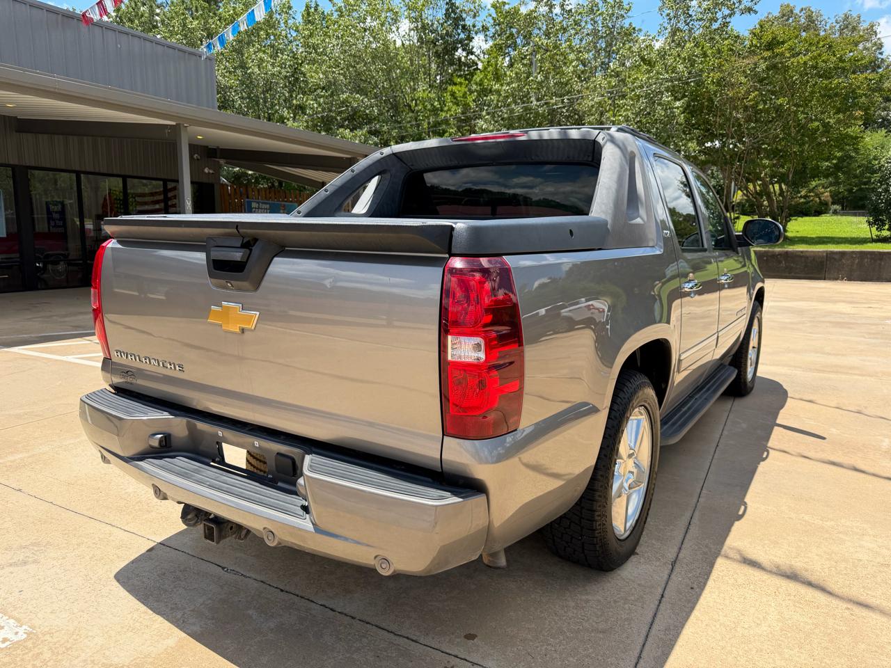 Chevrolet Avalanche LTZ 4WD 2012