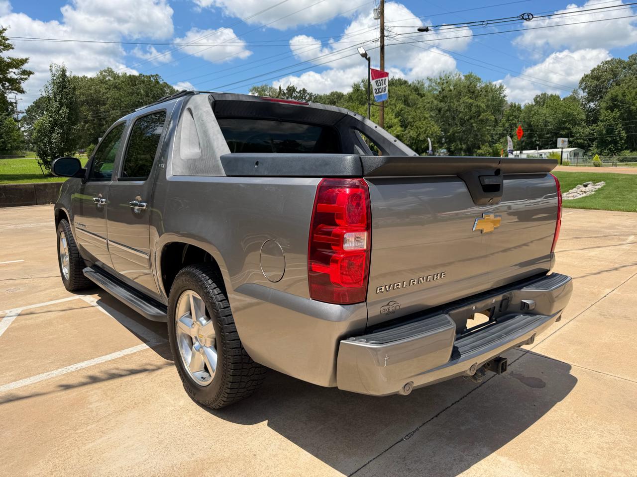 Chevrolet Avalanche LTZ 4WD 2012