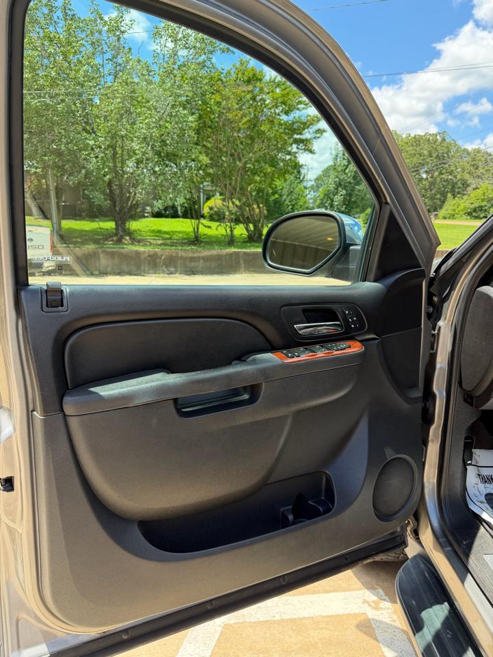 Chevrolet Avalanche LTZ 4WD 2012