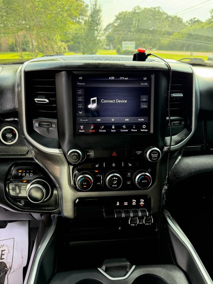 RAM 1500 Big Horn Crew Cab SWB 4WD 2020