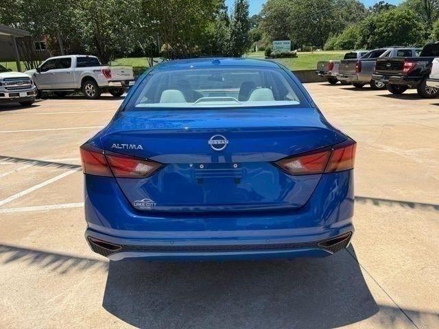 Nissan Altima 2.5 SV 2025