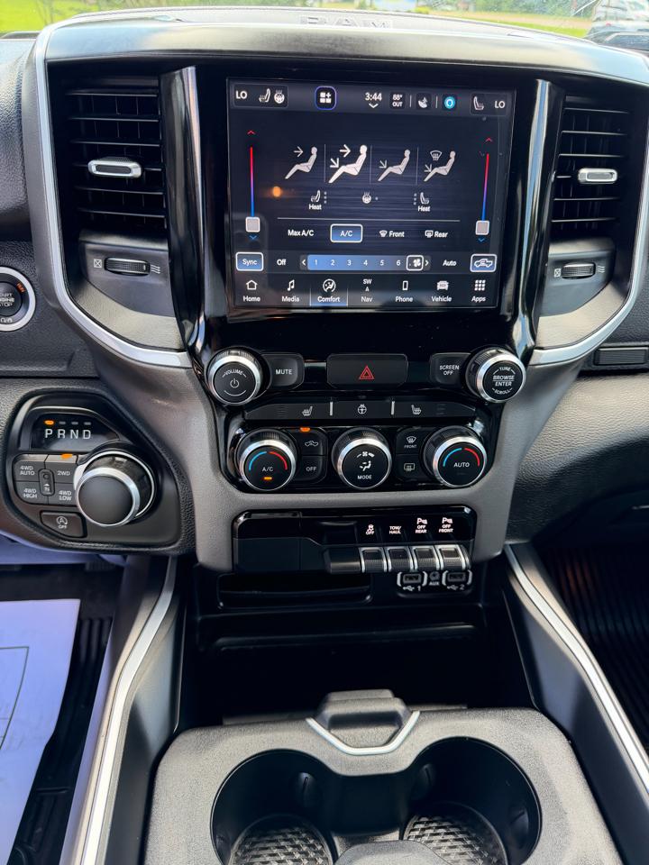 RAM 1500 Big Horn Crew Cab SWB 4WD 2022