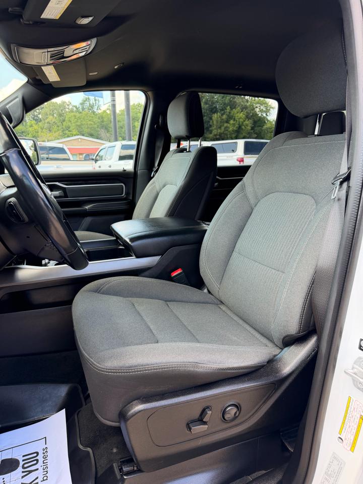 RAM 1500 Big Horn Crew Cab SWB 4WD 2022