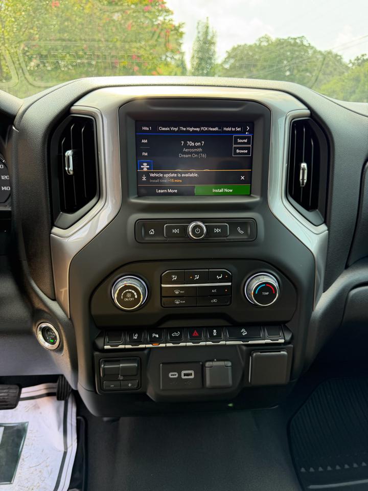 Chevrolet Silverado 2500HD Custom Crew Cab Short Box 4WD 2024