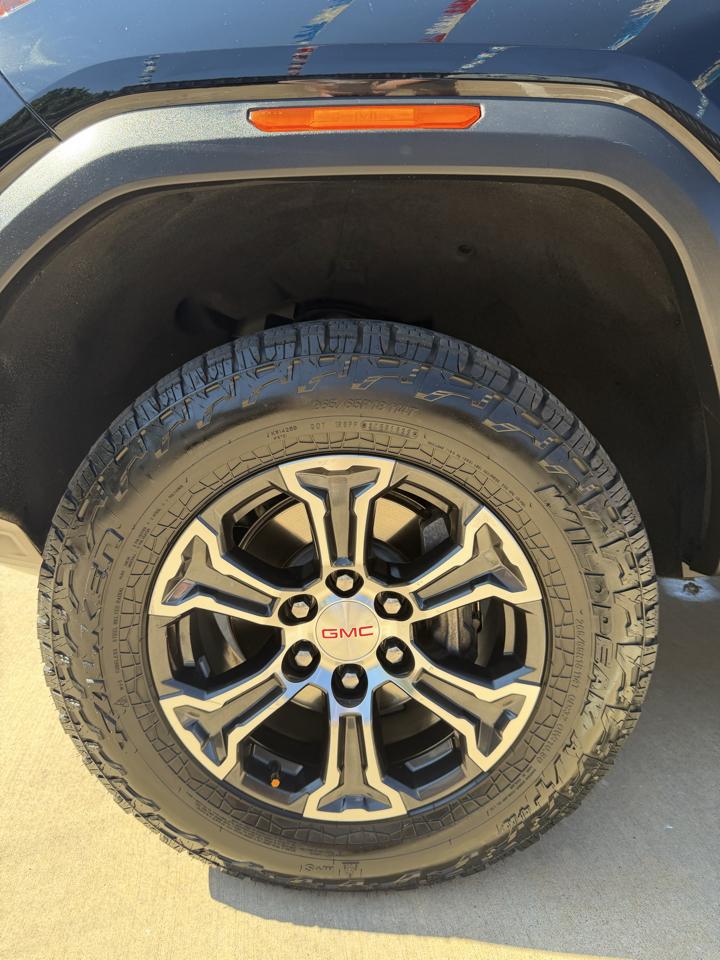 GMC Canyon AT4 Crew Cab 4WD 2023