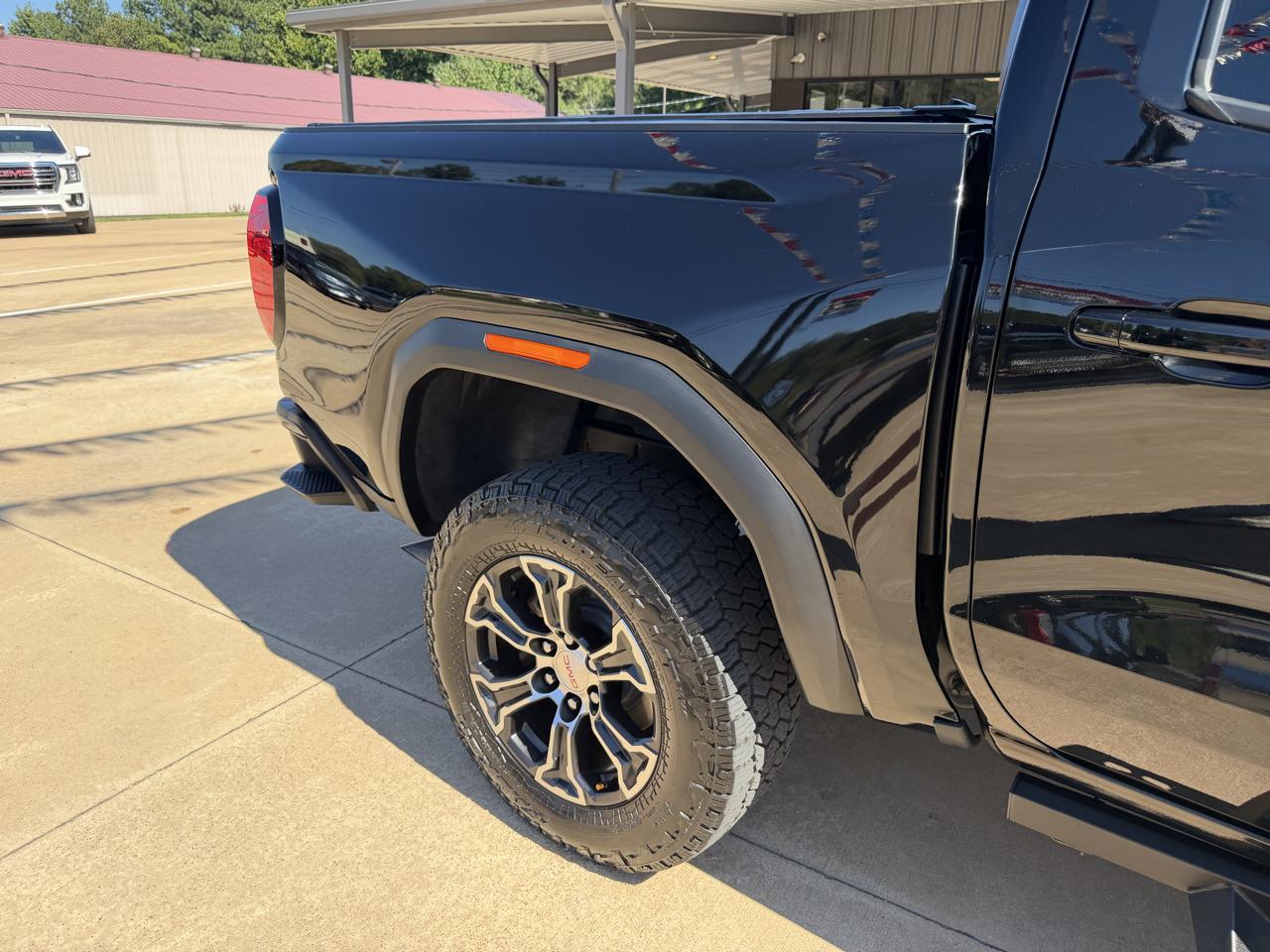 GMC Canyon AT4 Crew Cab 4WD 2023
