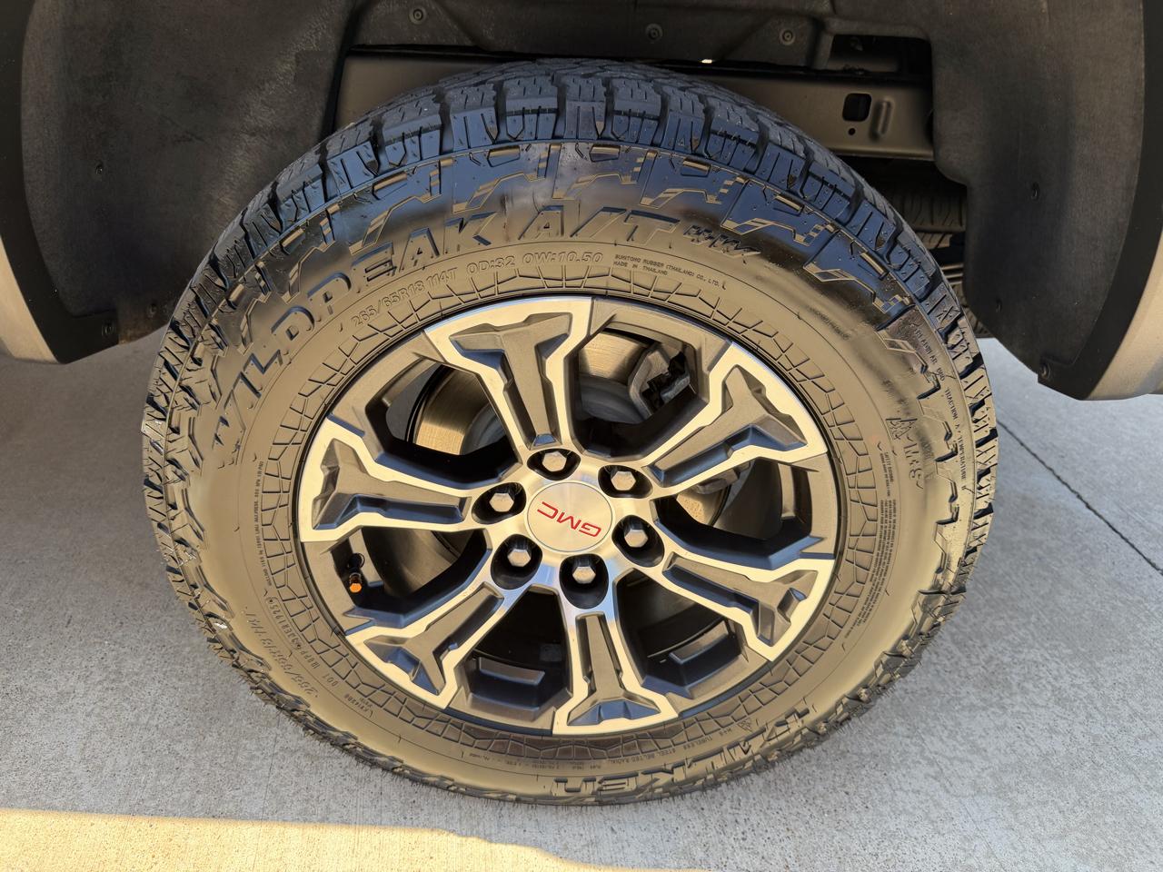 GMC Canyon AT4 Crew Cab 4WD 2023