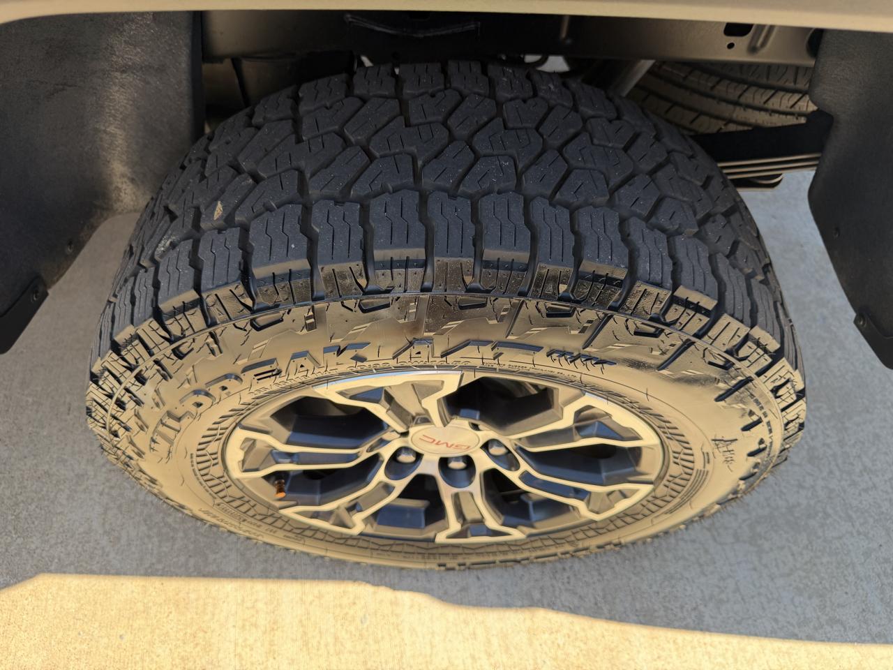 GMC Canyon AT4 Crew Cab 4WD 2023