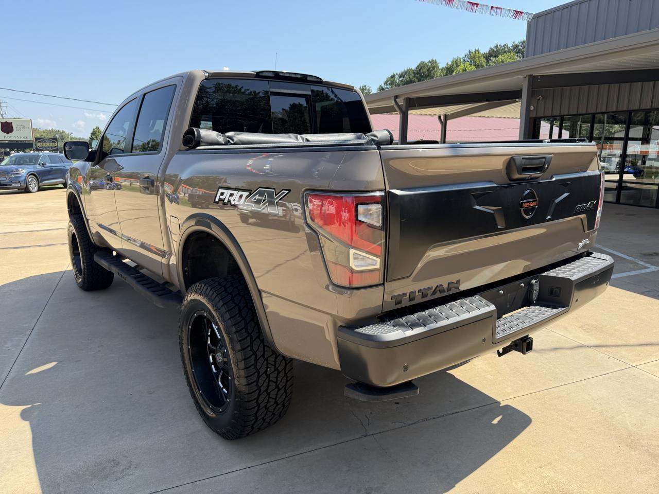 Nissan Titan PRO-4X Crew Cab 4WD 2021