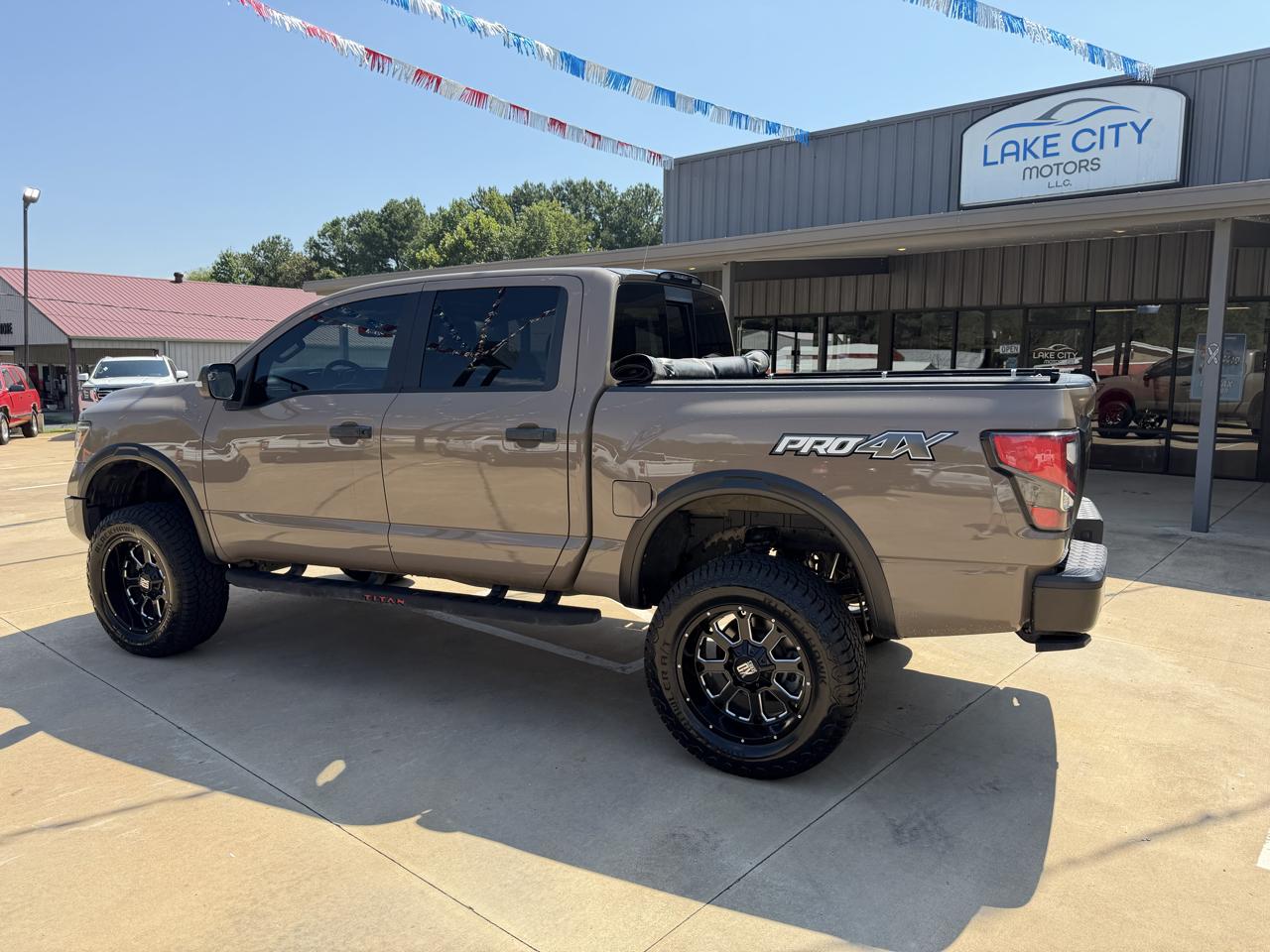 Nissan Titan PRO-4X Crew Cab 4WD 2021