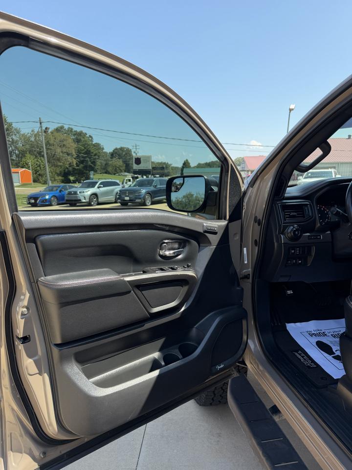 Nissan Titan PRO-4X Crew Cab 4WD 2021