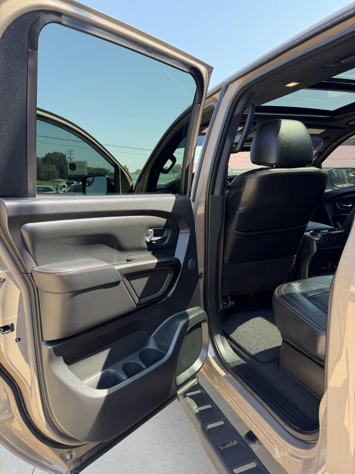 Nissan Titan PRO-4X Crew Cab 4WD 2021