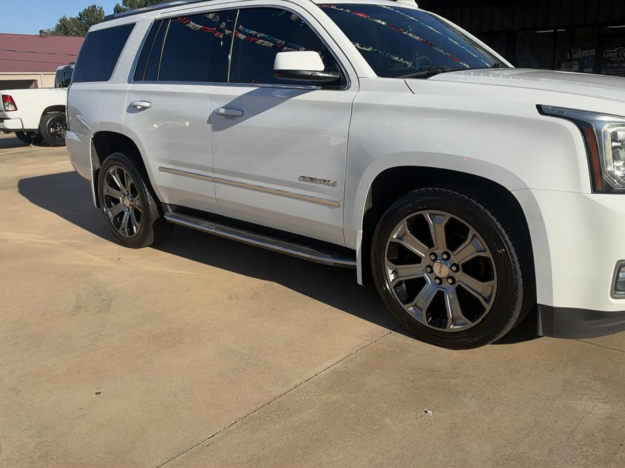 GMC Yukon Denali 4WD 2017