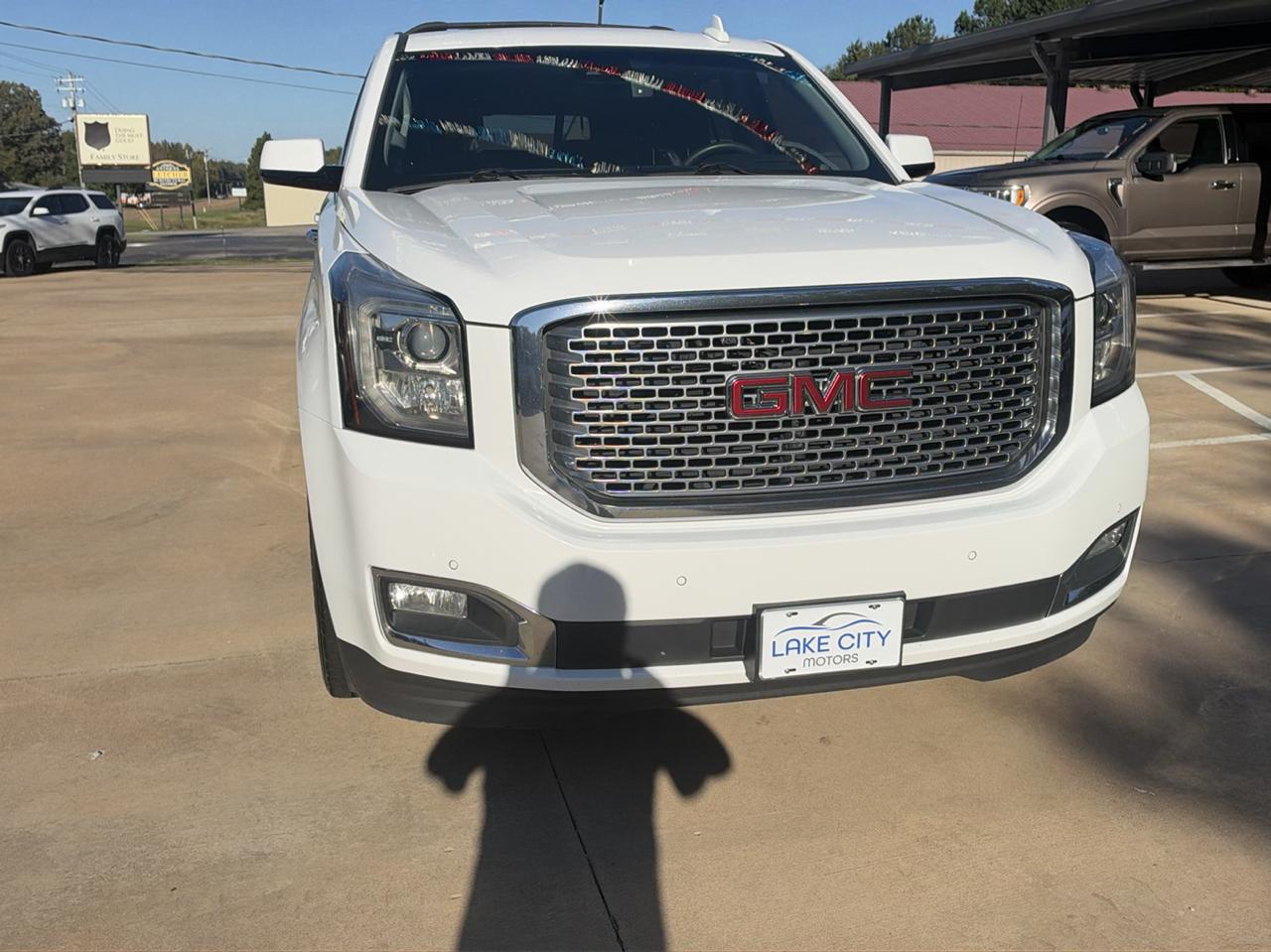 GMC Yukon Denali 4WD 2017
