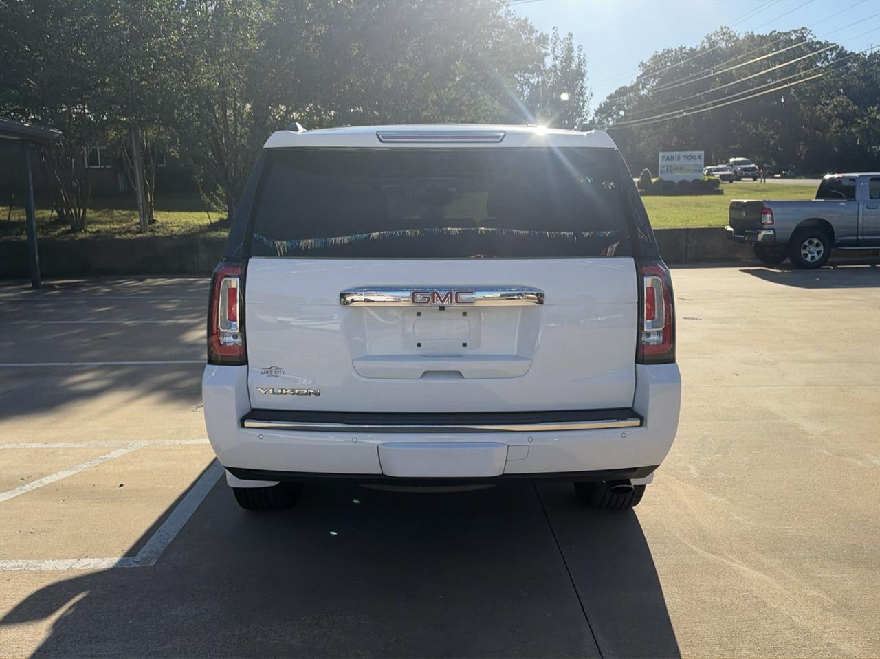 GMC Yukon Denali 4WD 2017