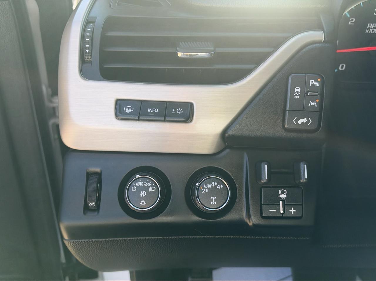 GMC Yukon Denali 4WD 2017