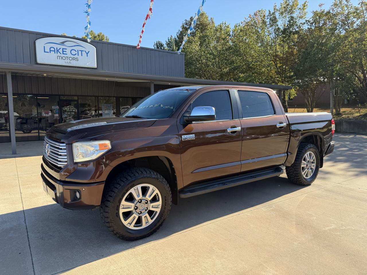 Toyota Tundra Platinum CrewMax 5.7L FFV 4WD 2016