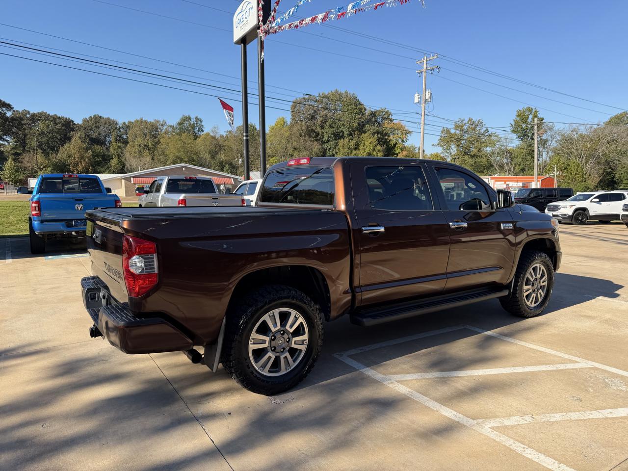 Toyota Tundra Platinum CrewMax 5.7L FFV 4WD 2016