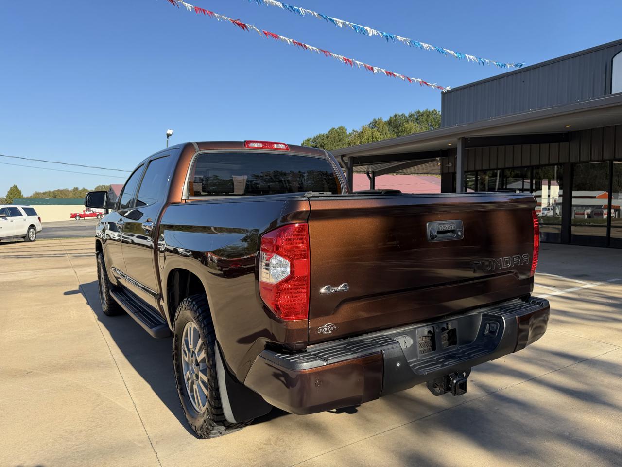 Toyota Tundra Platinum CrewMax 5.7L FFV 4WD 2016