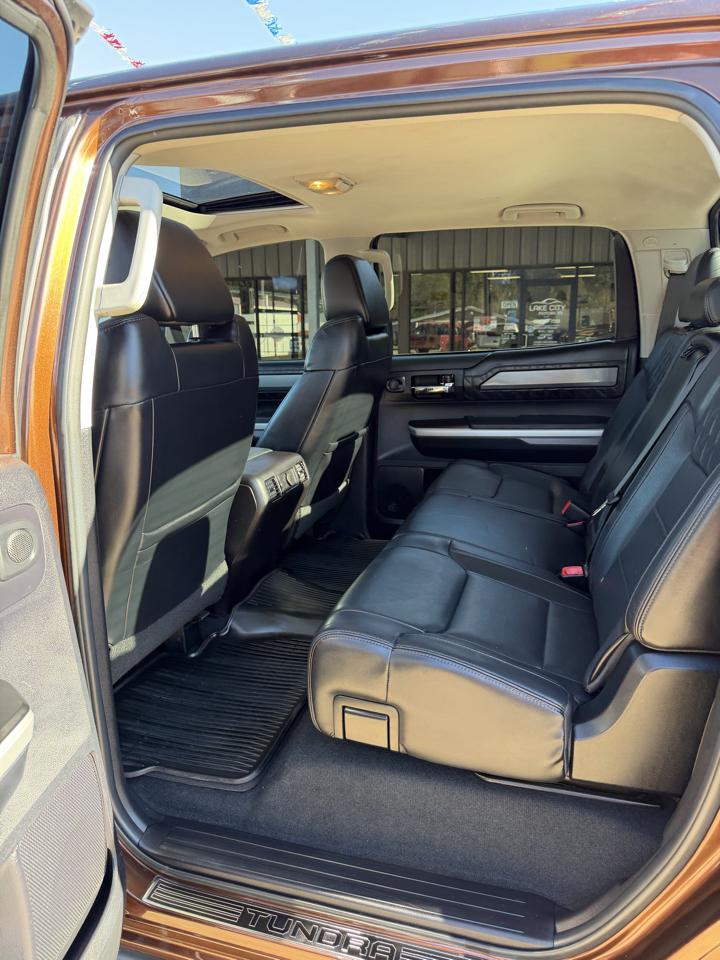 Toyota Tundra Platinum CrewMax 5.7L FFV 4WD 2016
