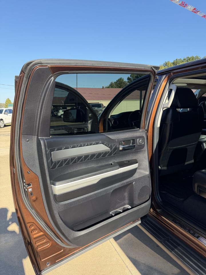 Toyota Tundra Platinum CrewMax 5.7L FFV 4WD 2016