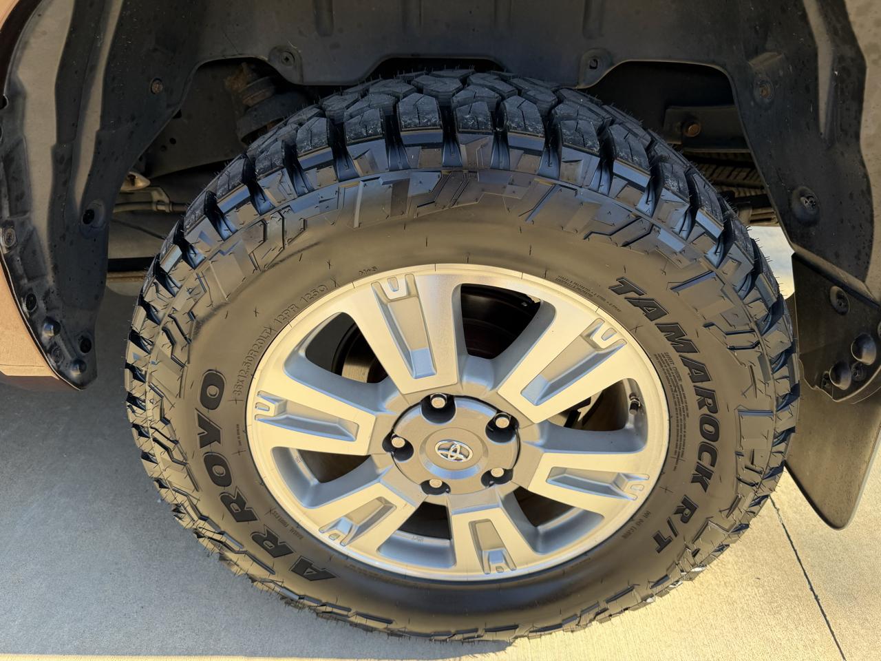 Toyota Tundra Platinum CrewMax 5.7L FFV 4WD 2016