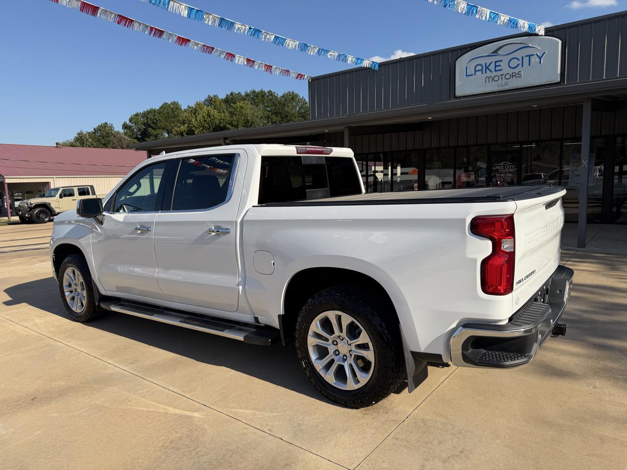 Chevrolet Silverado 1500 LTZ Crew Cab 4WD 2023