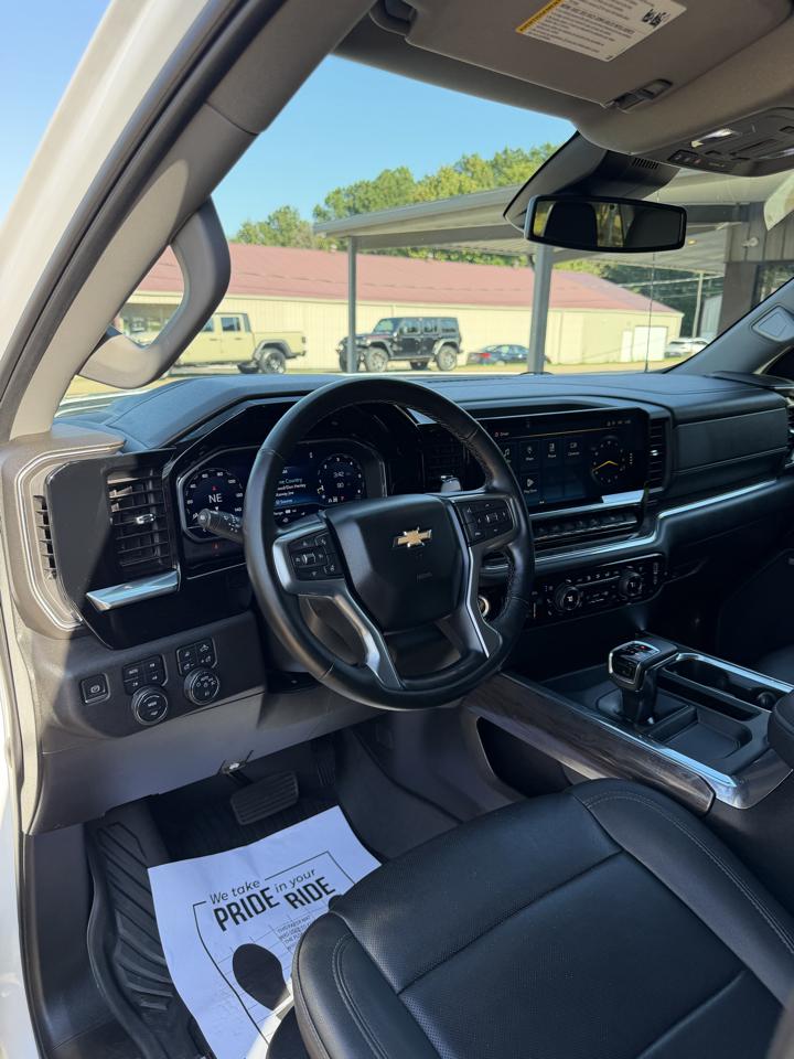 Chevrolet Silverado 1500 LTZ Crew Cab 4WD 2023